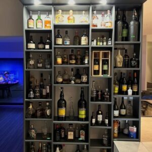 réalisation armoire à vin et alcool à Etoile (26) par Dufress solutions placard.