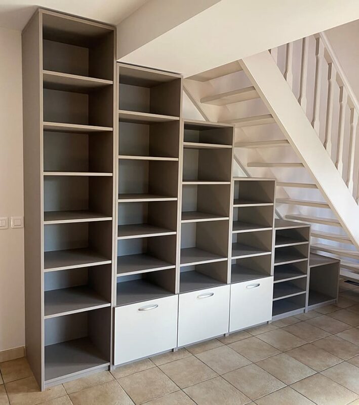 Placard sur mesure sous escalier par Dufress, votre menuisier meuble sur mesure en Drôme