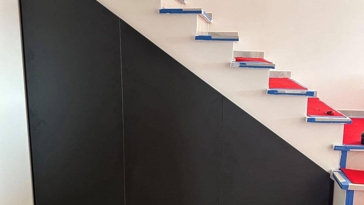 DUFRESS SOLUTIONS PLACARD a réalisé ce placard sous escalier à Allex (26).