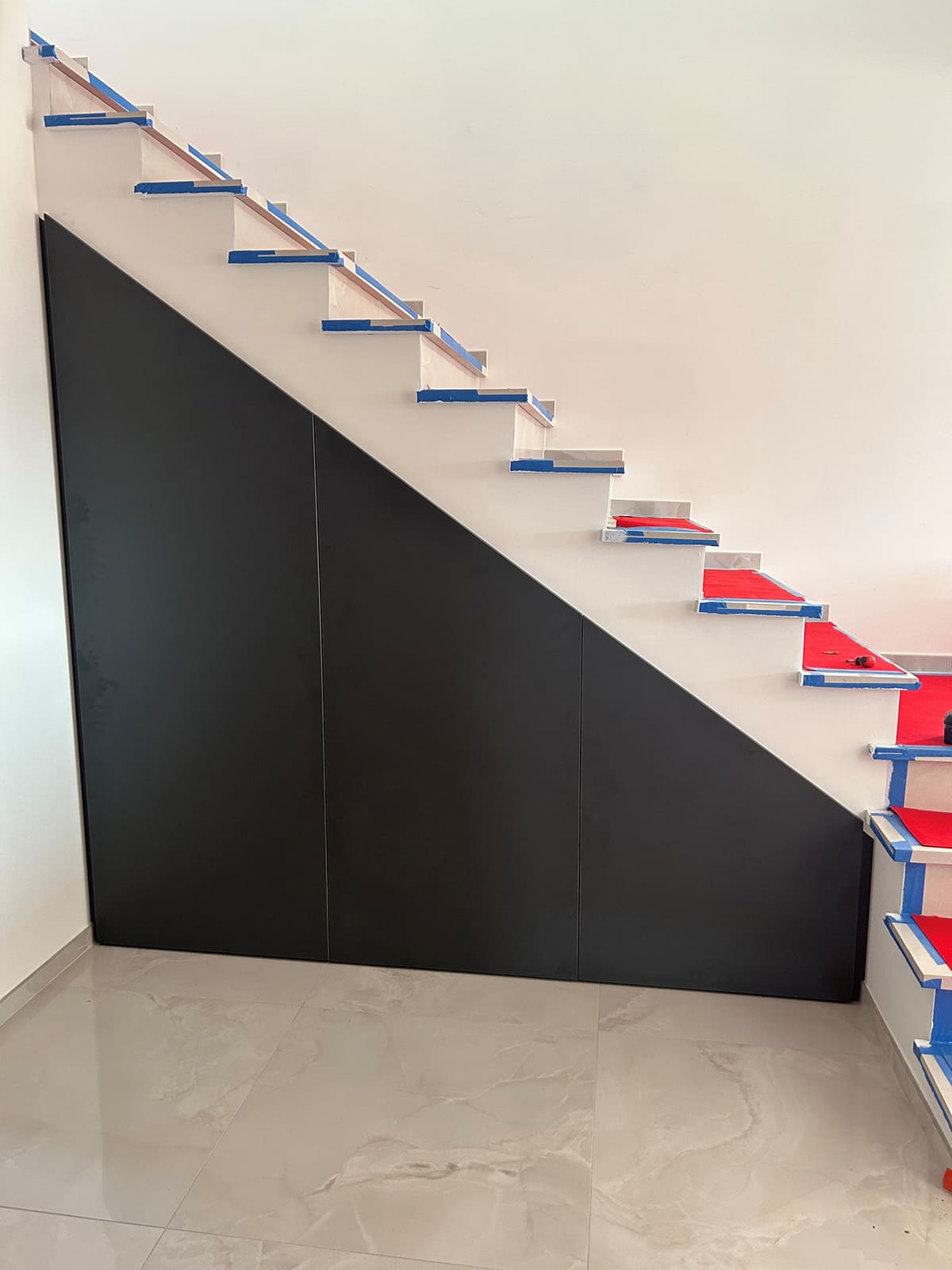 DUFRESS SOLUTIONS PLACARD a réalisé ce placard sous escalier à Allex (26).