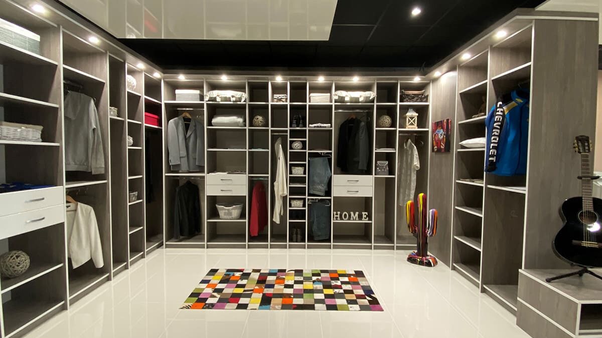 réalisation d'un dressing pour un showroom dans la drôme par Dufress.