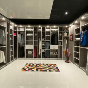 réalisation d'un dressing pour un showroom dans la drôme par Dufress.