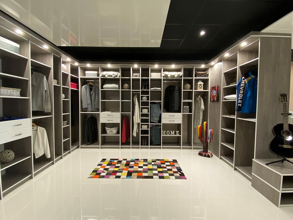 réalisation d'un dressing pour un showroom dans la drôme par Dufress.