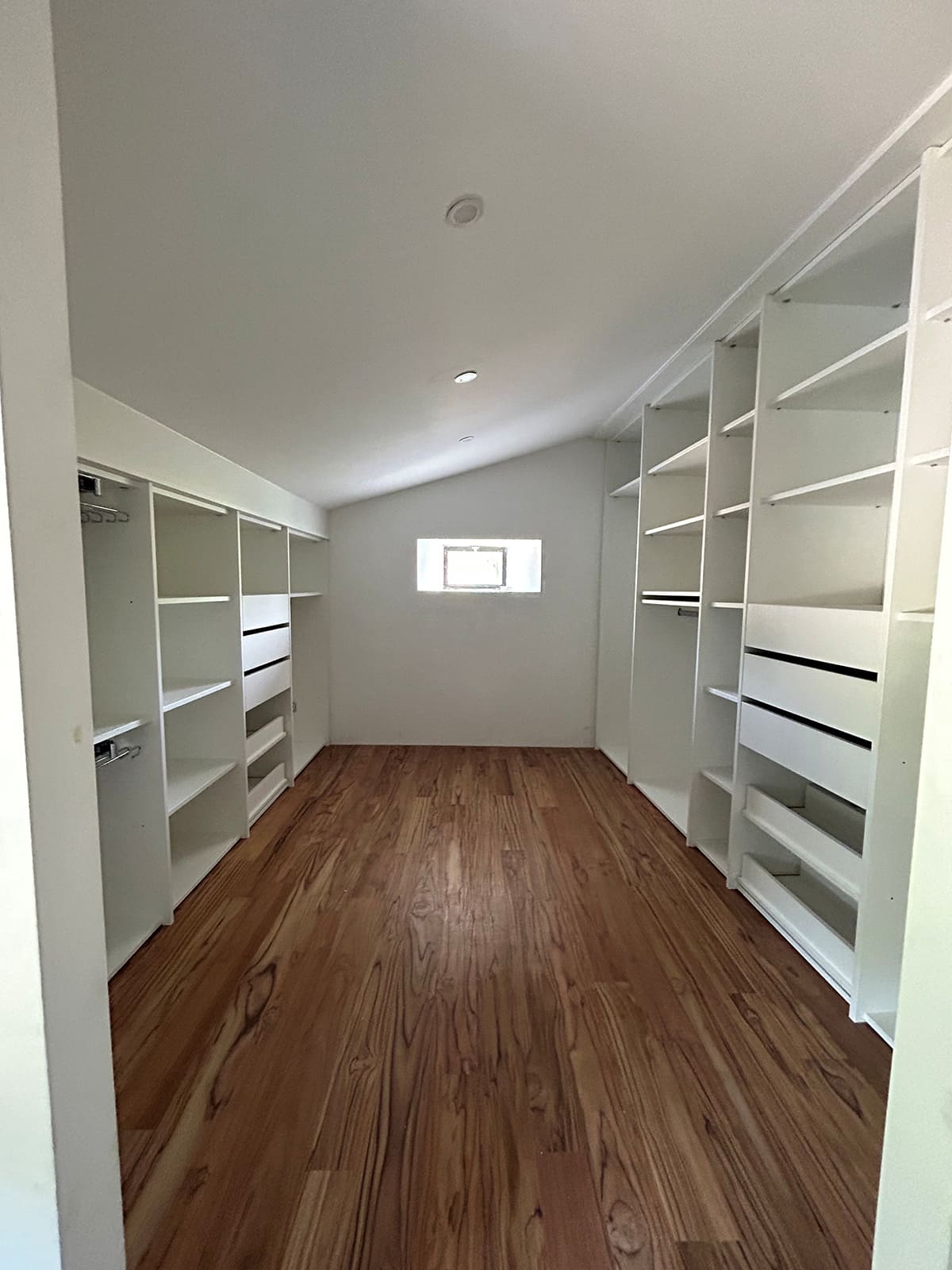 Client particulier à grande (drome) pour un dressing sur mesure en sous pente.